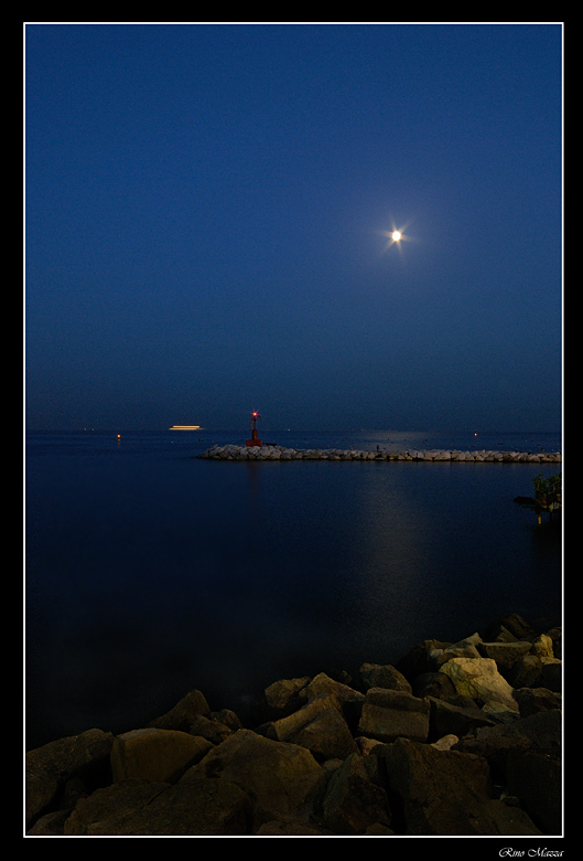 La Luna e il Faro