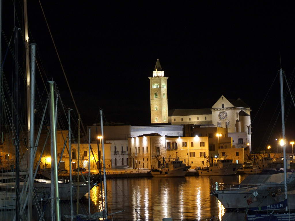 Trani chiesa sul porto