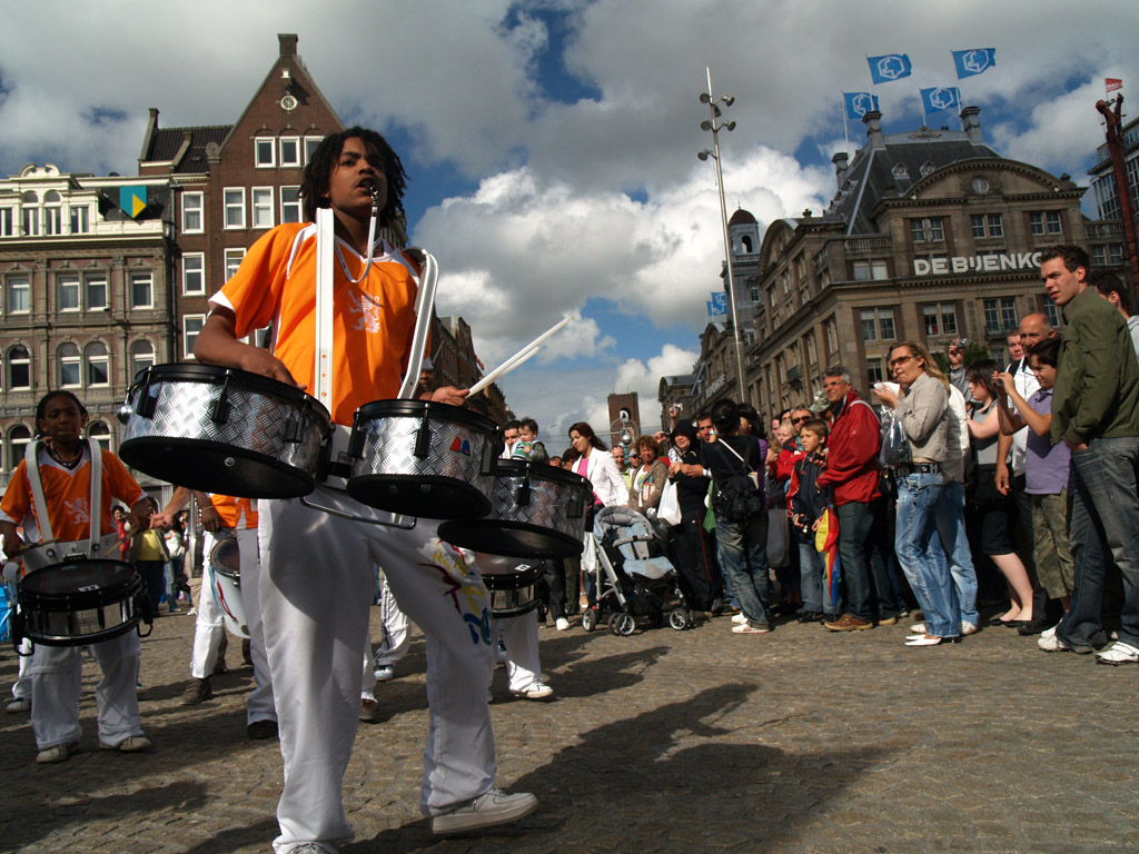 giovani coi tamburi, Amsterdam
