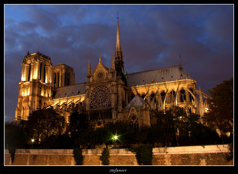 Notre dame al tramonto