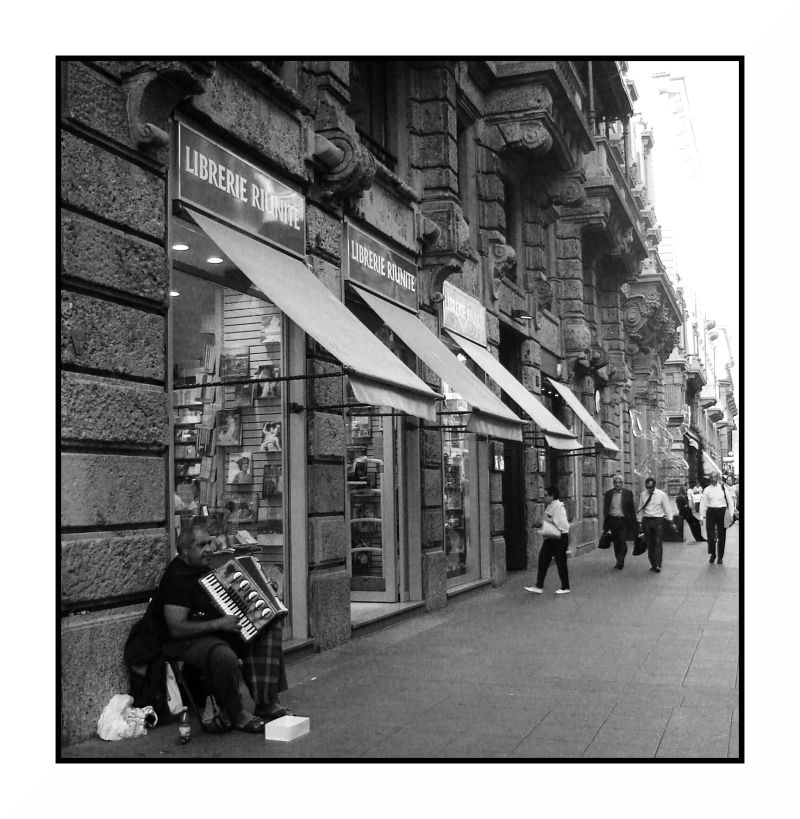 Milano. Musica in via Dante
