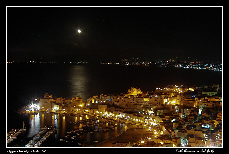 Castellammare al chiaro di luna