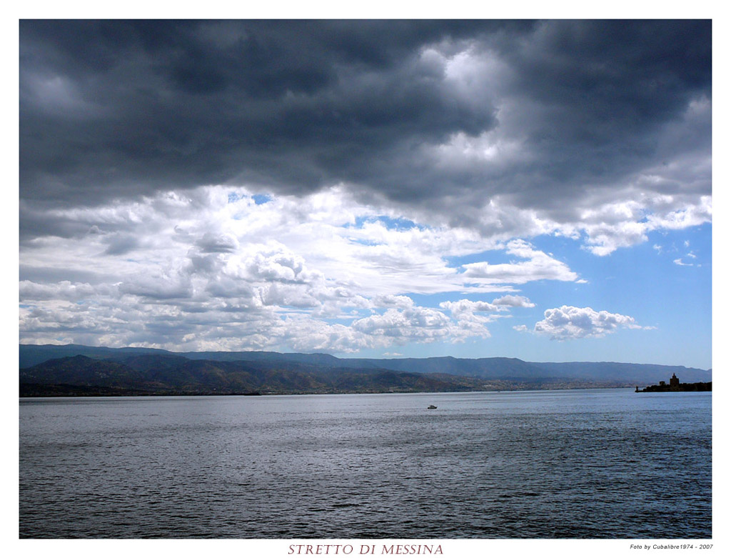 Nuvole sullo stretto di Messina
