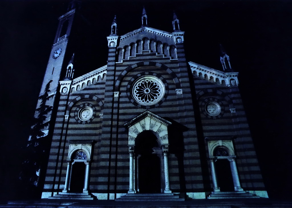 1995 - luce lunare su vecchi muri