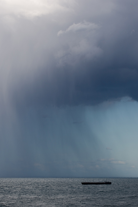 Senza titolo, mare, poiggia e l'uomo