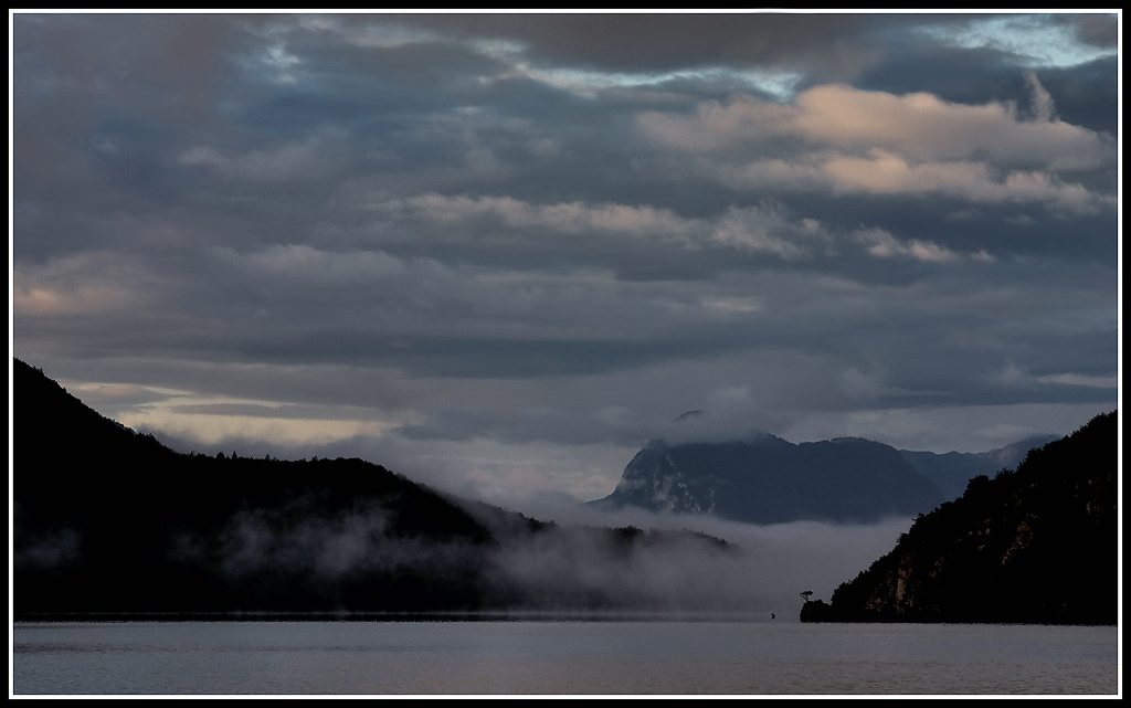 Assopiti tra le nubi