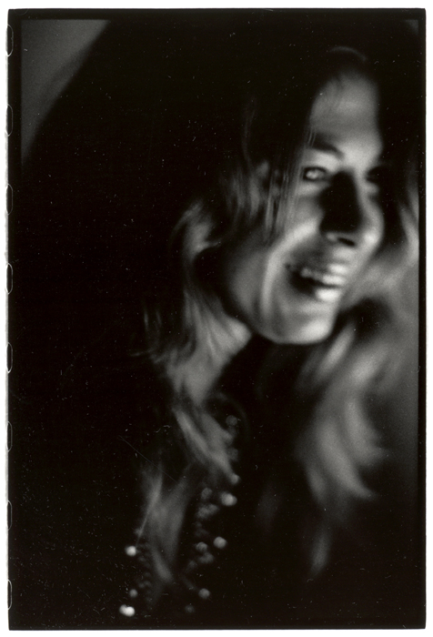 Donna by night con mosso