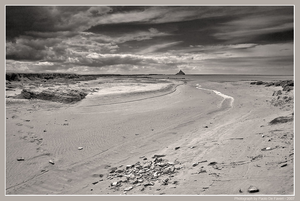 La baia di Mont Saint Michel #2. Normandia, Francia. Versione BN