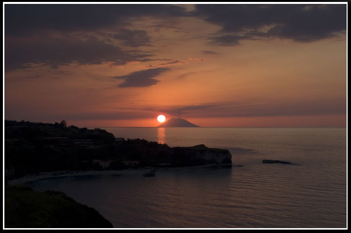 Lo Stromboli ed il suo sole