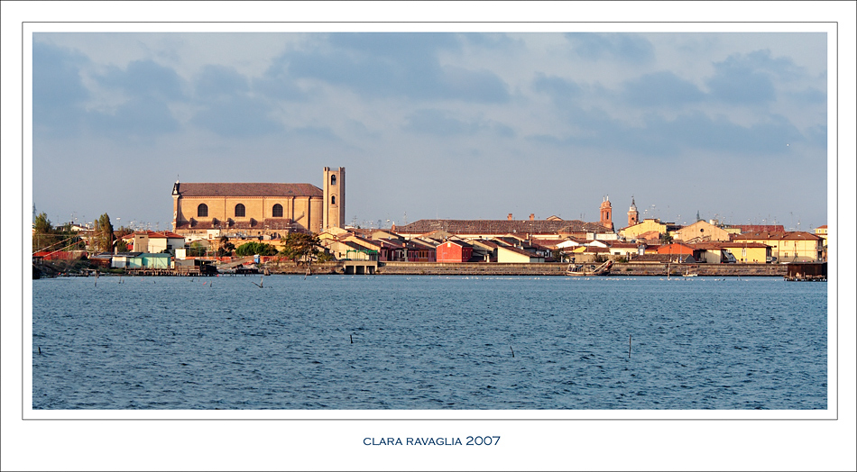 Comacchio...la Chiesa e lo "skyline" .....