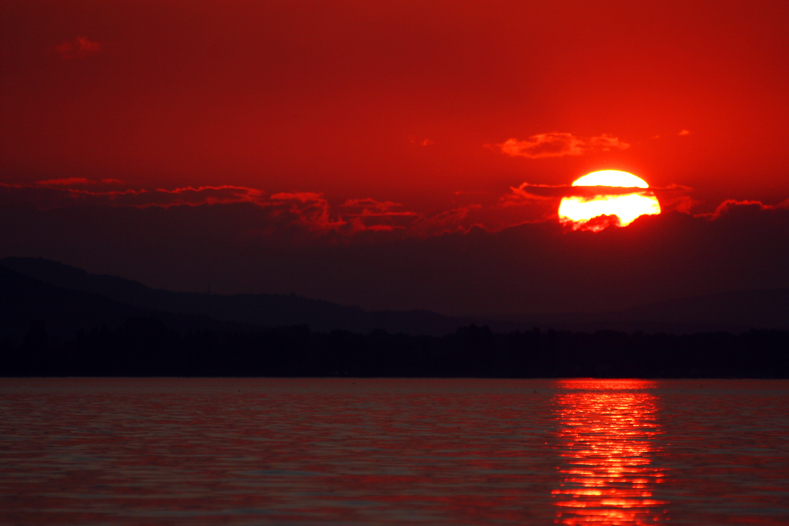 Tramonto sul lago
