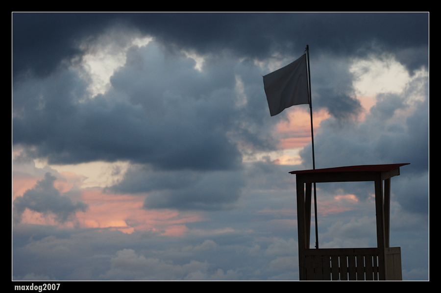 Di fronte a un cielo cos� bello alzo bandiera bianca