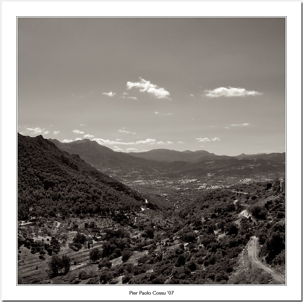 Nuoro - guardando il Supramonte