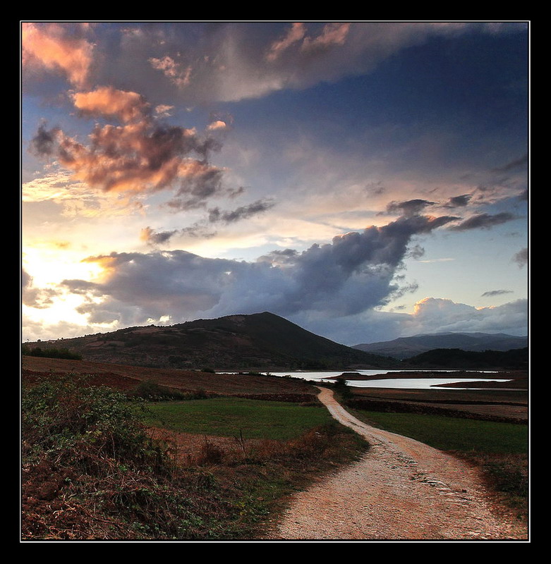 La strada per il lago