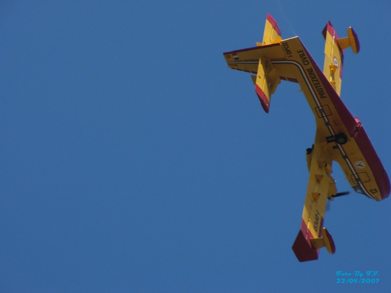 Canadair in virata