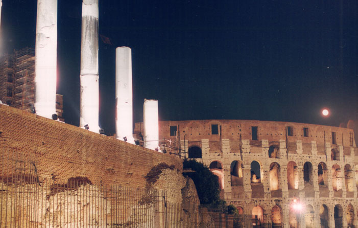 colosseo e la luna