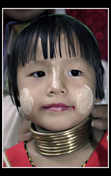 Thailandia "Bambina giraffa"