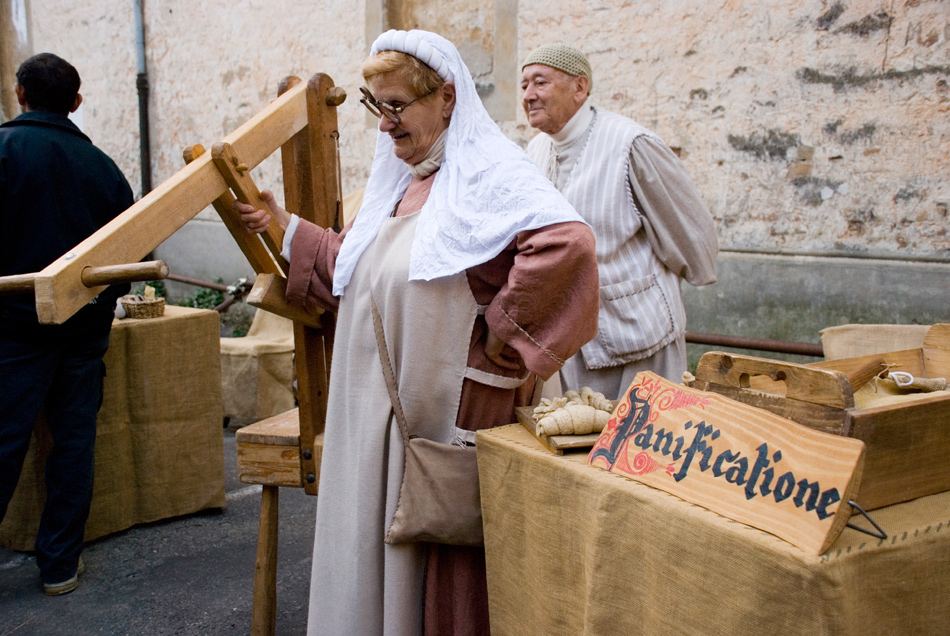 Lavora bene.....donna!