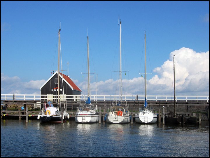 barche ma sopratutto una casetta e il cielo