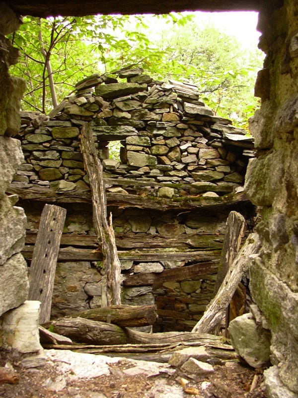 ...in romantico isolamento, solo lieve ristrutturazione