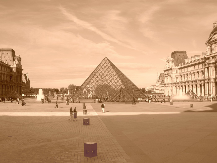 la piramide du louvre