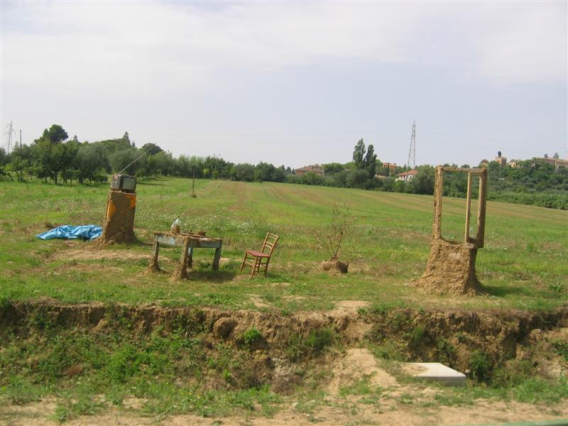 campagna con casa all'aperto