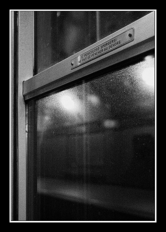 Il pericolo al di l� del vetro