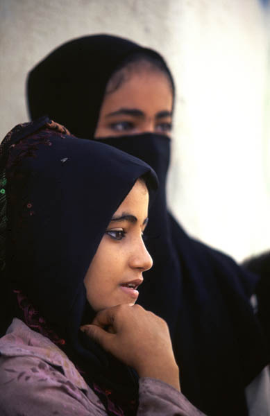 yemen-Wadi Moor girls 372