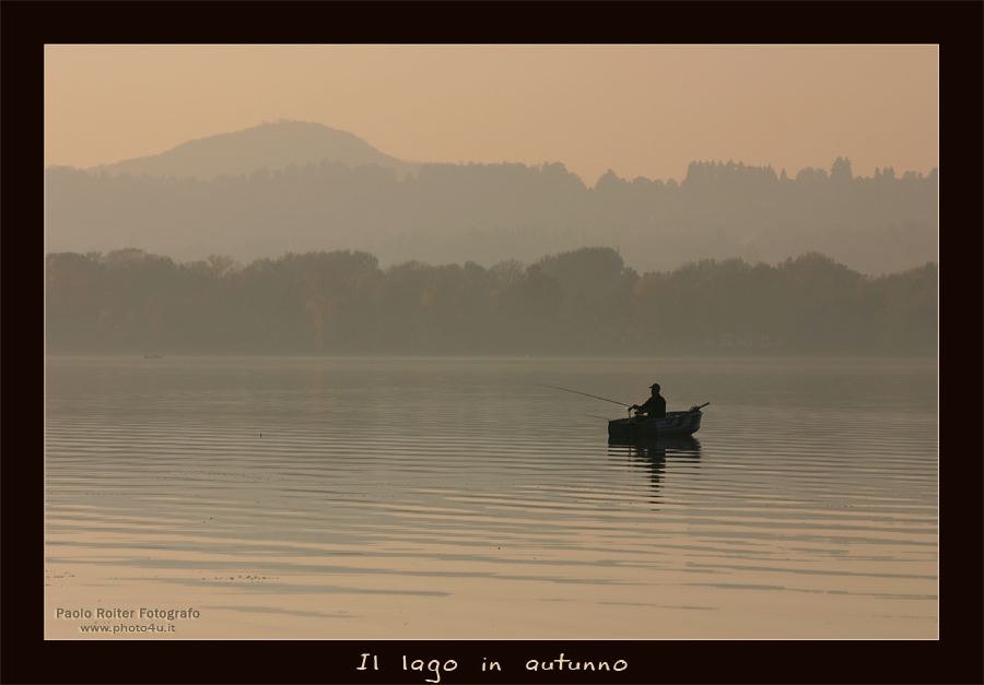 Il lago in autunno