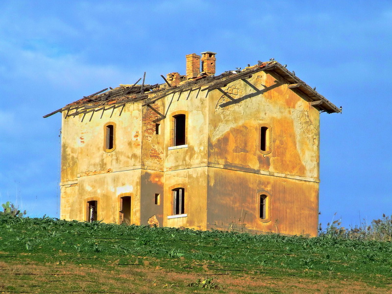Vecchio casolare (Stazione Ferroviaria)