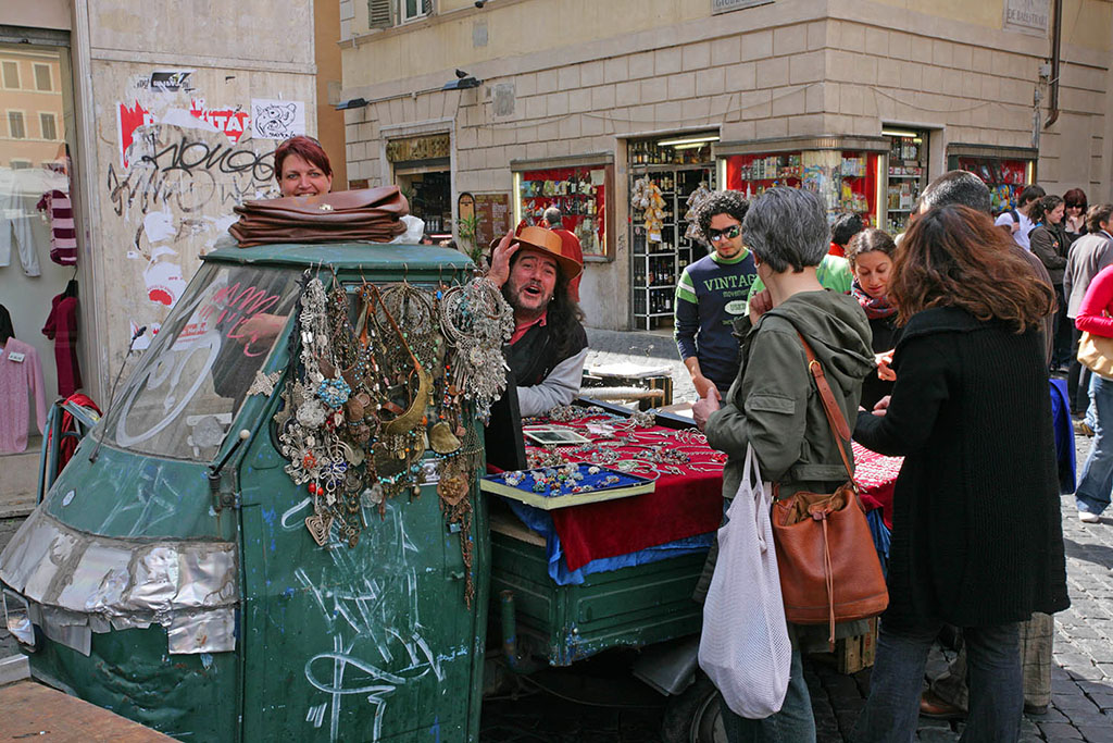 Campo dei fiori - tipica bancarella