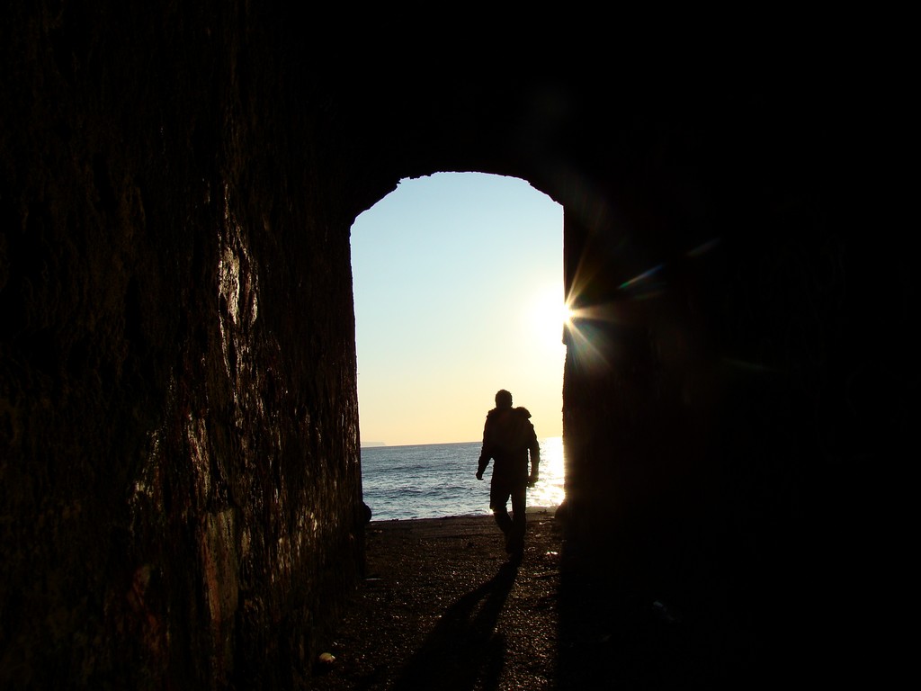 Cornice di pietra al mare