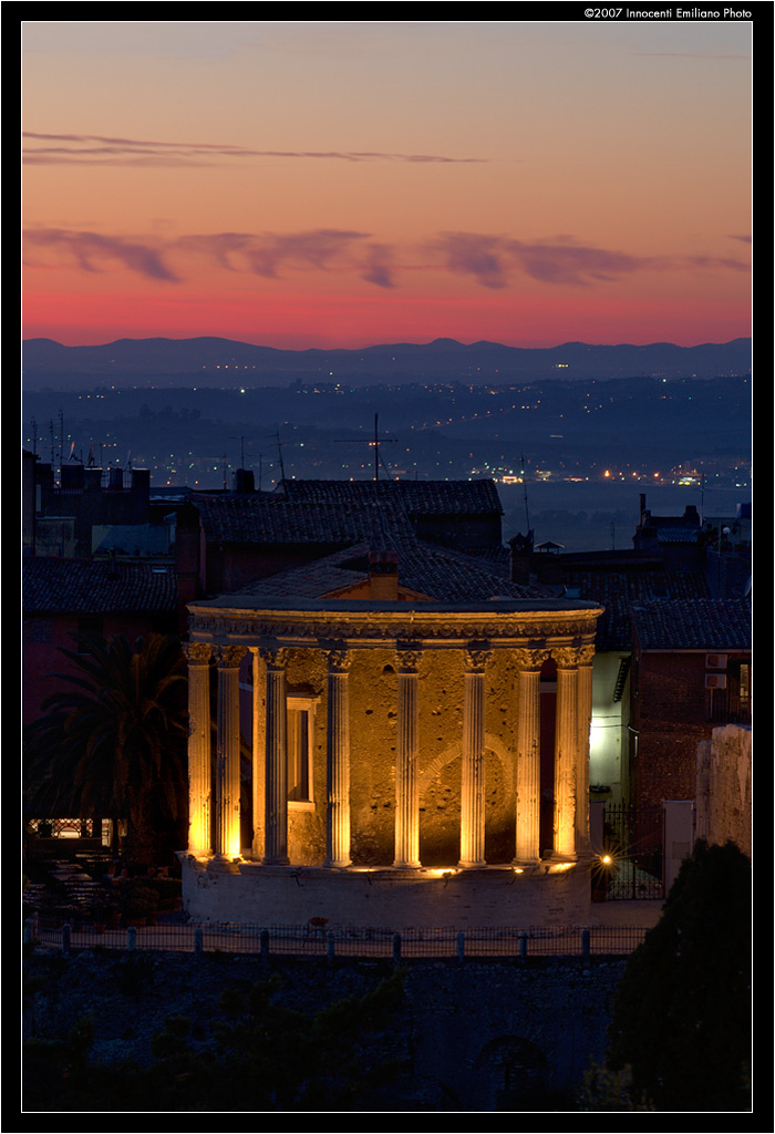 Rosso di sera... al tempio di Vesta
