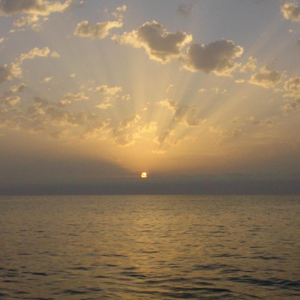 All'orizzonte....... alba in sardegna 2006