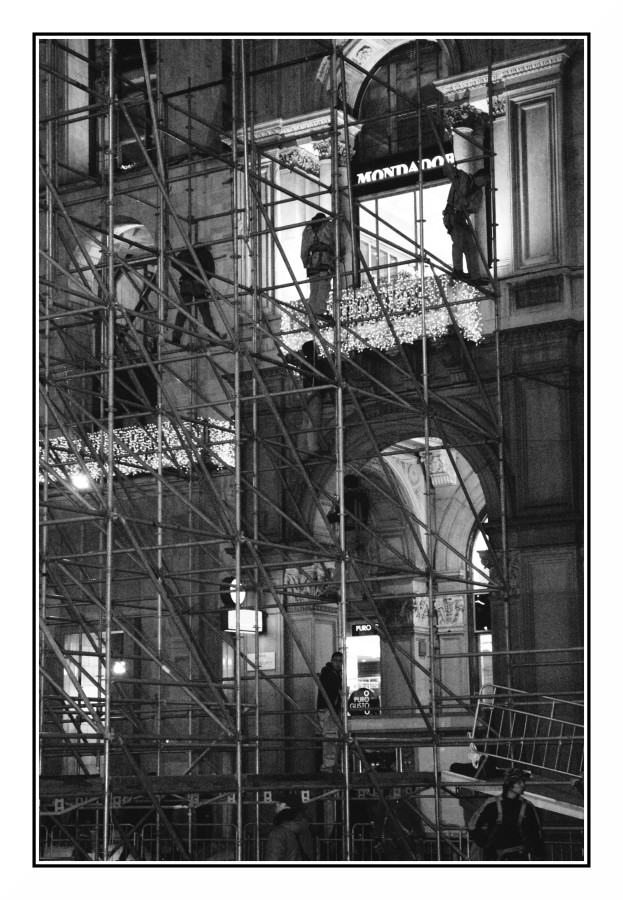 Milano 23/12/2007/ Lavorare la domenica sera