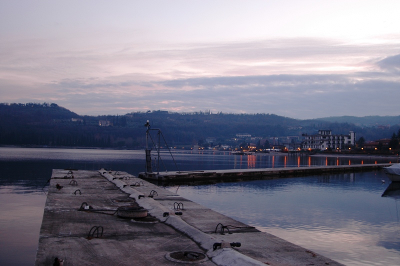 l'acqua di sal� all'imbrunire