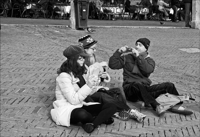 vous pouvez piqueniquer (piazza del campo, siena)