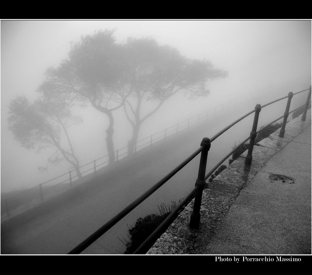 Erice dentro la nebbia