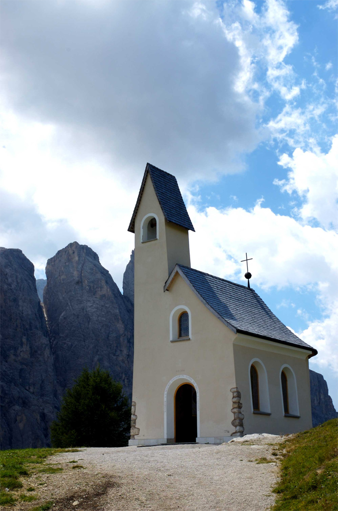 Chiesetta di Passo Gardena