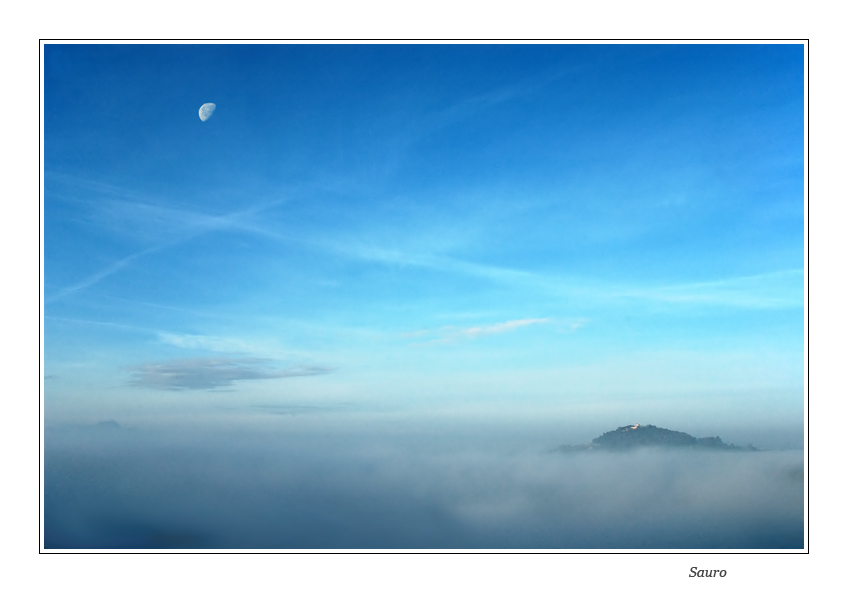 La nebbia e la luna