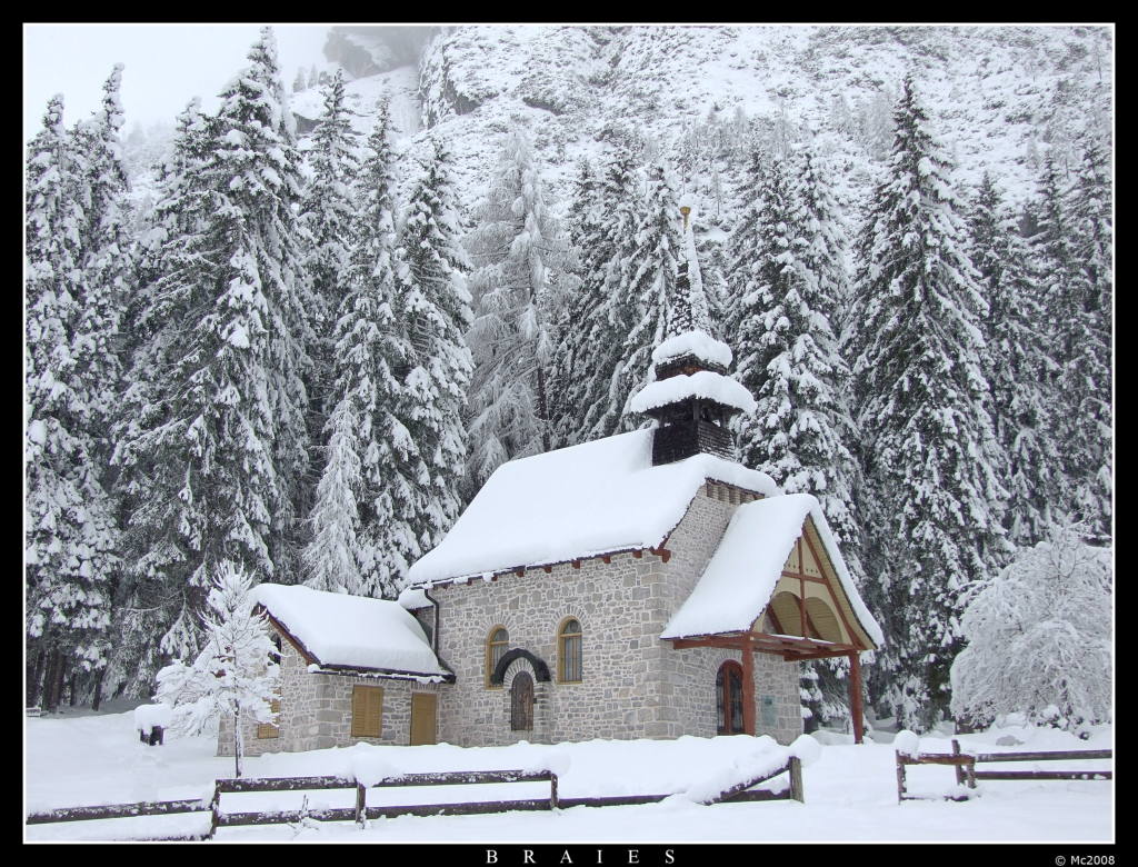Chiesetta lago di Braies