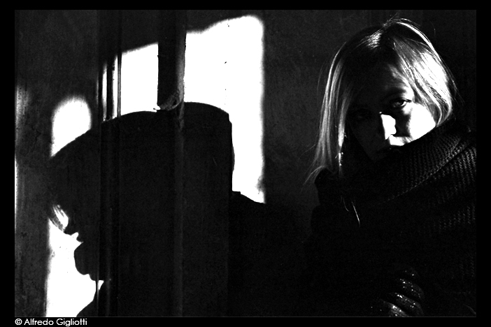 Un riflesso di morte sul muro...