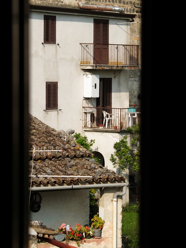 Sbirciando l� fuori