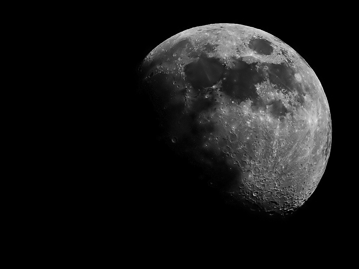 Luna meno un quarto...