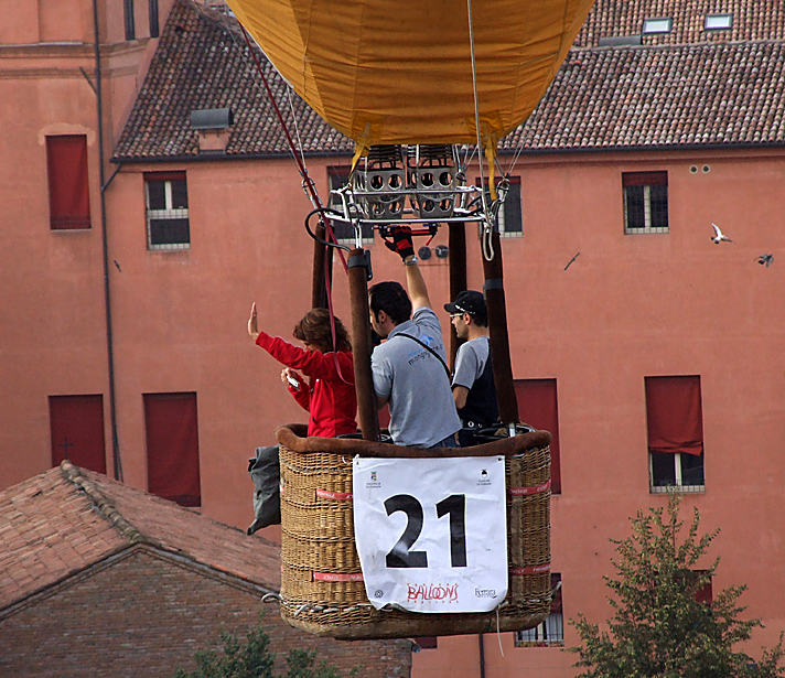 Sospesi sulla citt�