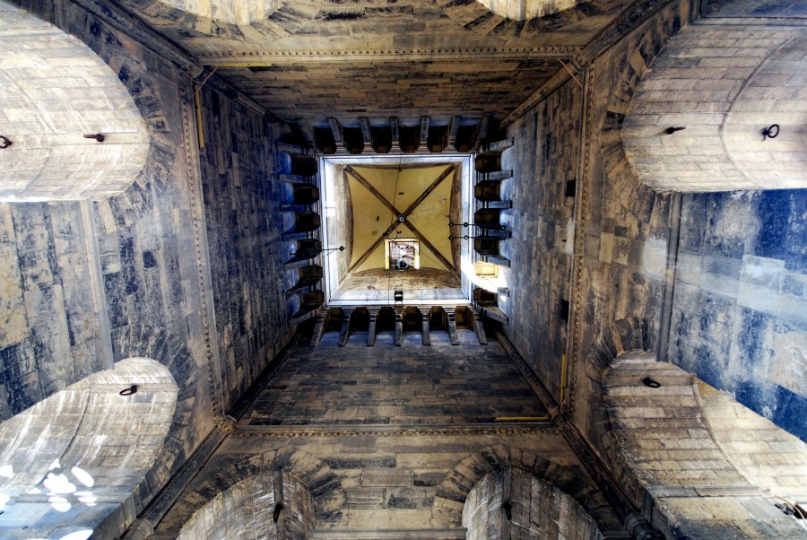 Insolita prospettiva del campanile di Giotto