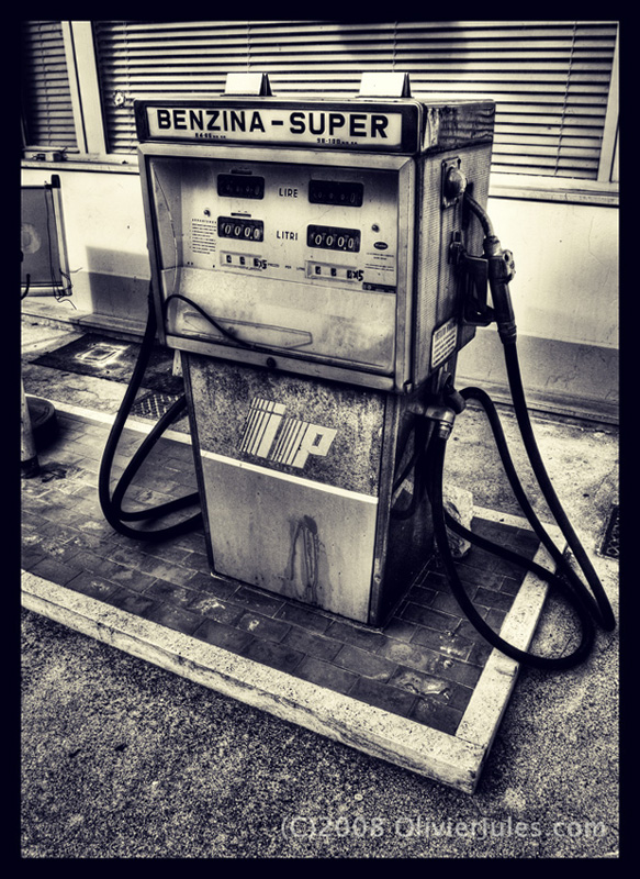 GAS PUMP