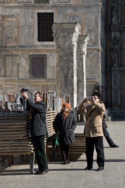 Chi fotografa, chi posa