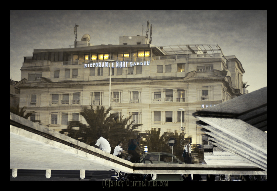 Underwater roof garden