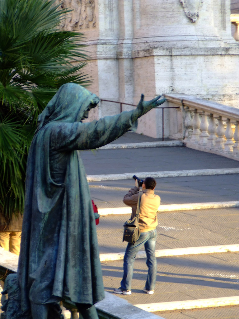Come ti permetti, piccolo uomo?